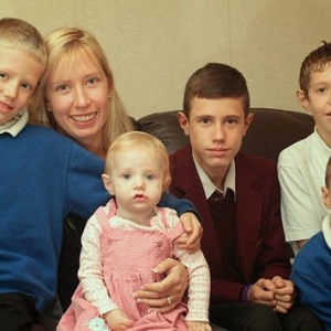 Ӣ��(gu��)ĸ�H���a(ch��n)10�νK��Ů��