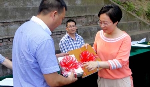 ���С��n�������M(j��n)У�@�����(d��ng)��Ļ