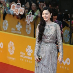 �������¶�ú����W(xu��)Ů��͸ҕ��ȹ������