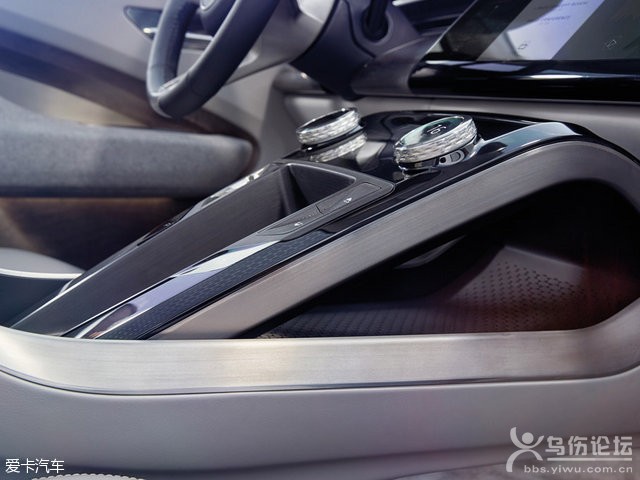 �ݱ�I-PACE����܇