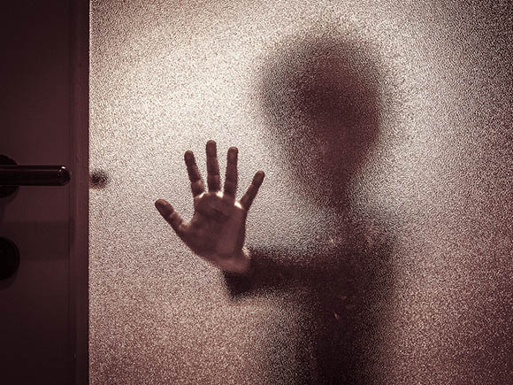 �߿���͵��Ů�����Ԛ������L���r200�f���ں��ӵĽ���