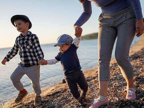 �߿���͵��Ů�����Ԛ������L���r200�f���ں��ӵĽ���