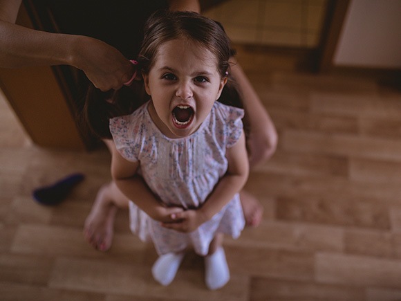 �߿���͵��Ů�����Ԛ������L���r200�f���ں��ӵĽ���