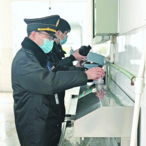 ��z�W(xu��)Уֱ�ˮ���