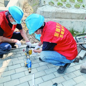 ���ԁ�ˮ��˾���η���һ�����tɫ���ϡ�  ��������������g��ˮ��ȫ