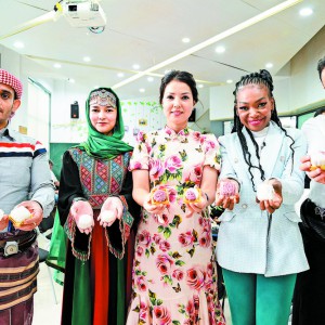 ���A�A�ˈF(tu��n)�A �g�gϲϲ���x�����H �����e�k��ʻ�Ӛg������ѹ�(ji��)