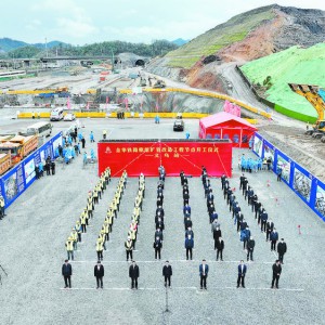 ���A�F·�м~�U�ݸ��칤�̹�(ji��)�c�_���xʽ�e��