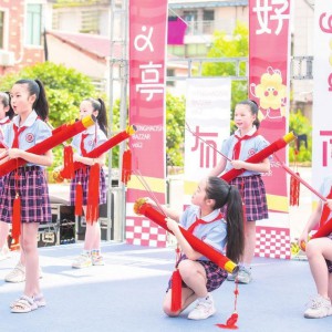 ���h����ʿ���_�M(j��n)�����l(xi��ng)��  �xͤ�(zh��n)�_չ�����^���h���tɫ�м��Є�(d��ng)