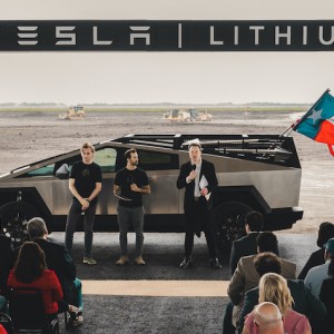 R˹˵ՓǌCybertruckĶroĳЩʾ