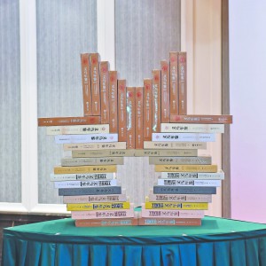 �[һ��֮�Ž� �T�q��֮�A�� �����x���ط�־�I(y��)�XӢ