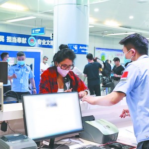 �x���C(j��)��(ch��ng)�ڰ�ӭ��(l��i)��λ���ܱ������⼮�ÿ�